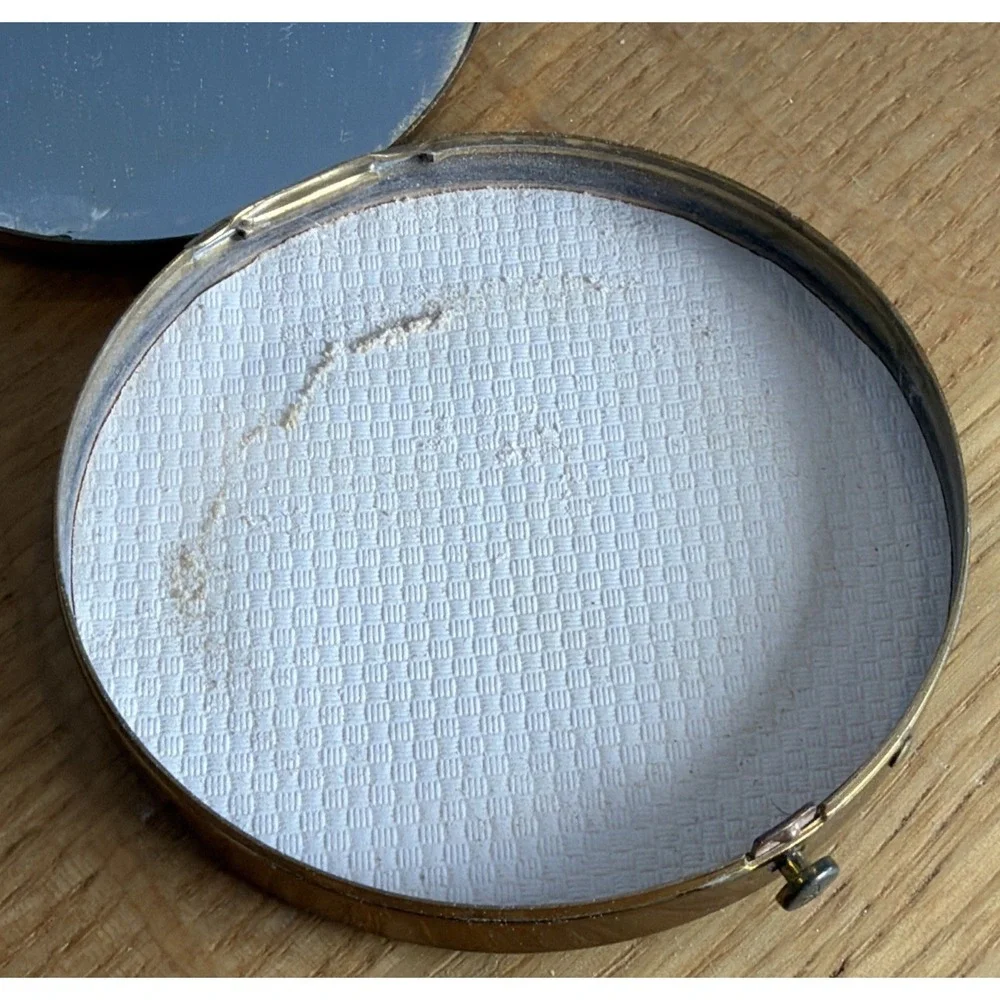 Vtg 50-60'S Collectible DORSET FIFTH AVE Makeup Compact Puff Empty / Gold Tone